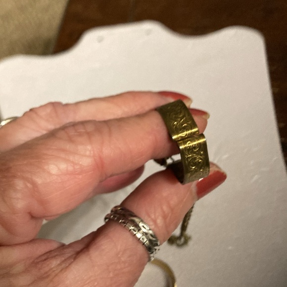 Vintage 50s 60s scarf / glove clips . Old tarnish condition. Collectible - Picture 5 of 11